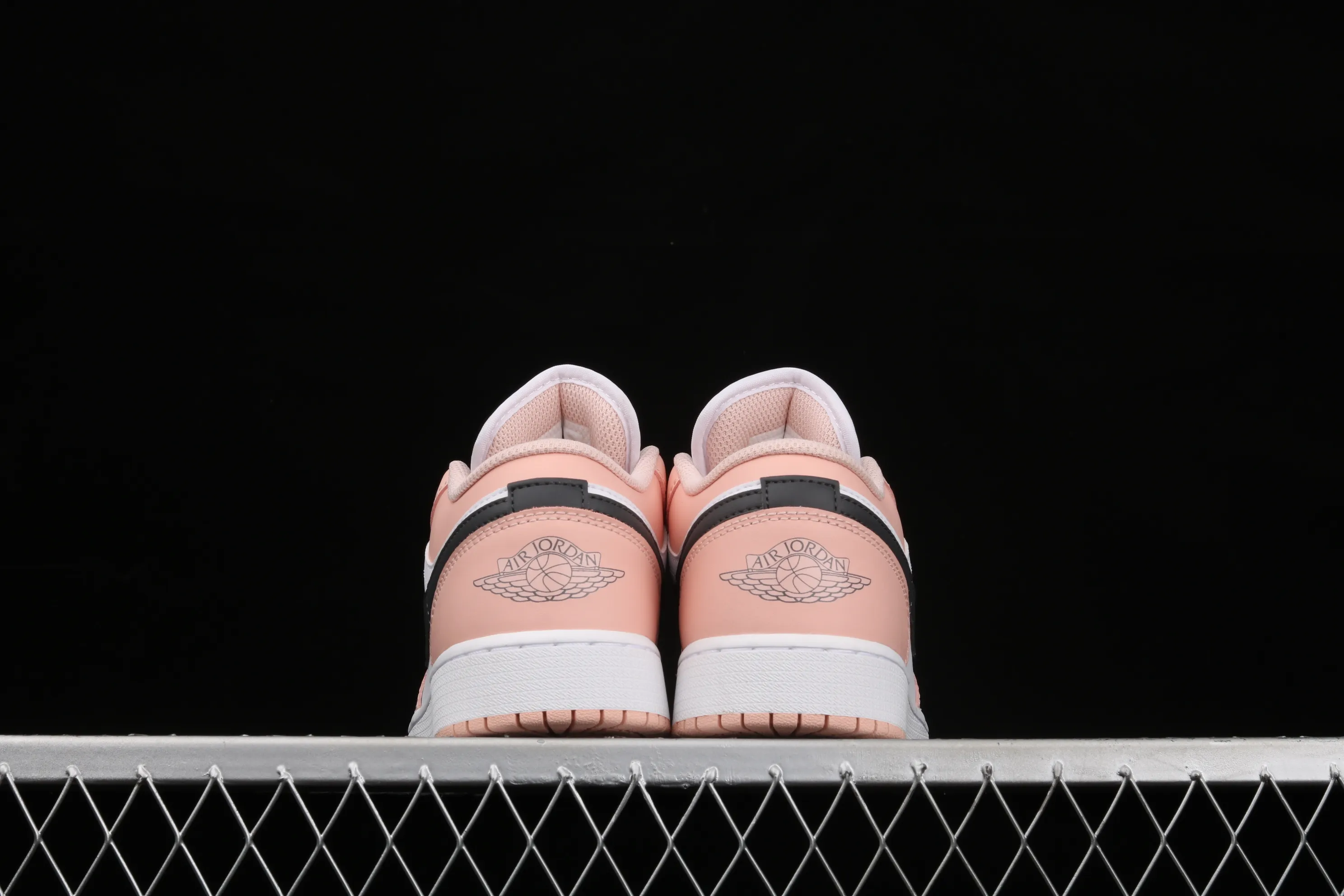 All categories Air Jordan Jordan series basketball shoes Air Jordan 1 Low G version pure original Air Jordan 1 Low AJ1 Joe 1 Arctic pink low-top basketball shoes 553560-800
